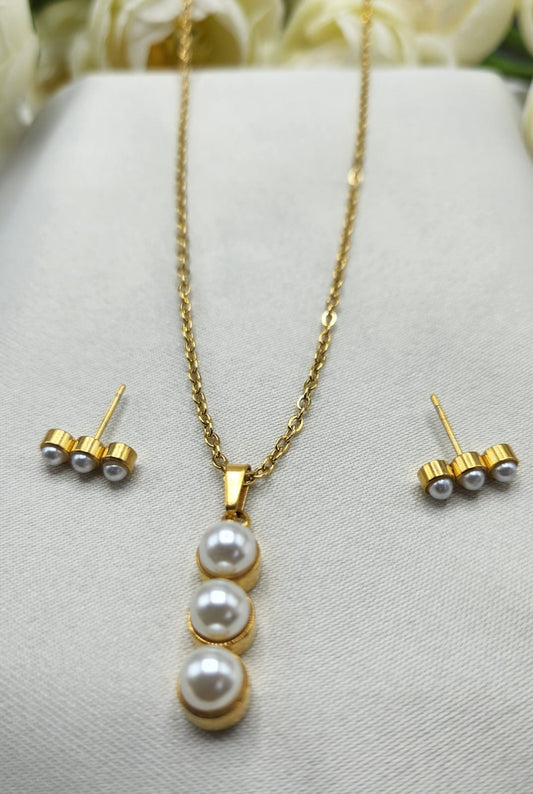 Gold+Pearl Drop Necklace Set